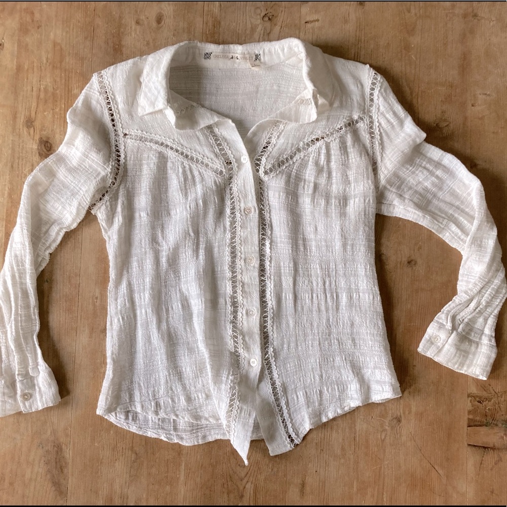 Chelsea & Violet Button Up Crochet Trim Top | L